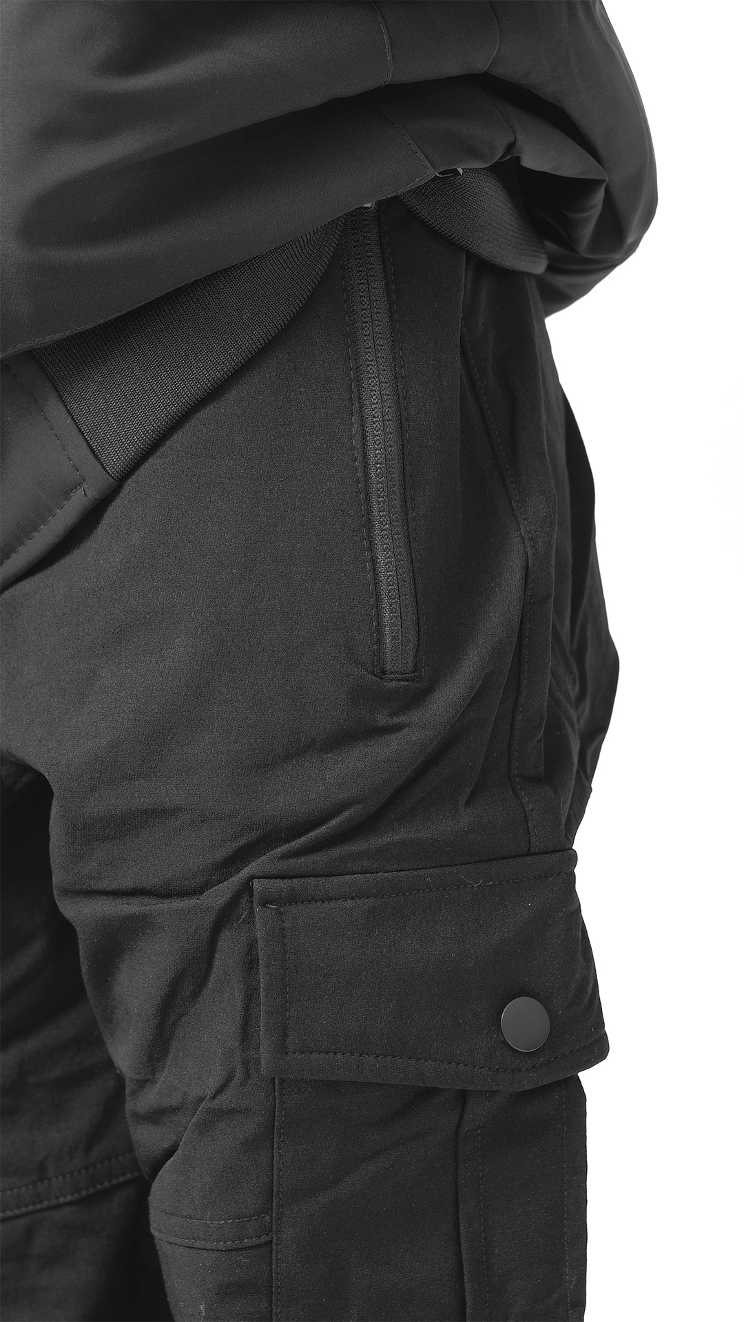 Pantalon Cargo Noir avec Poches Bouton - L'Élégance Streetwear Réinventée